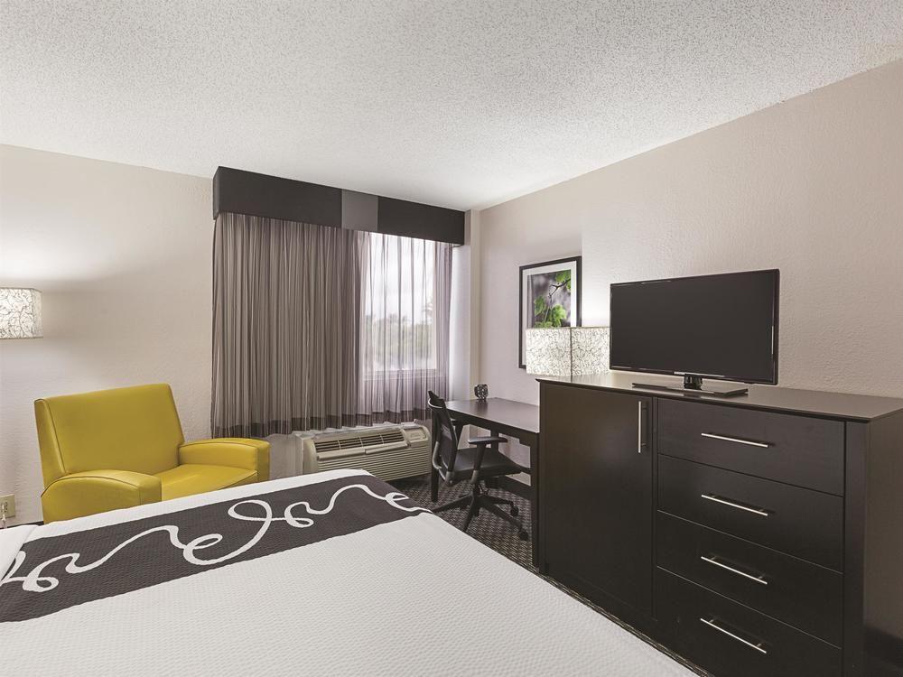 La Quinta By Wyndham Miami Lakes Exterior photo