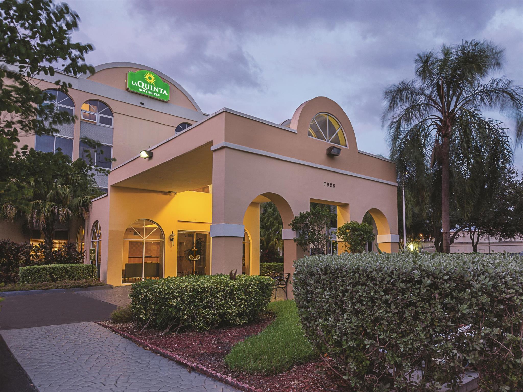 La Quinta By Wyndham Miami Lakes Exterior photo