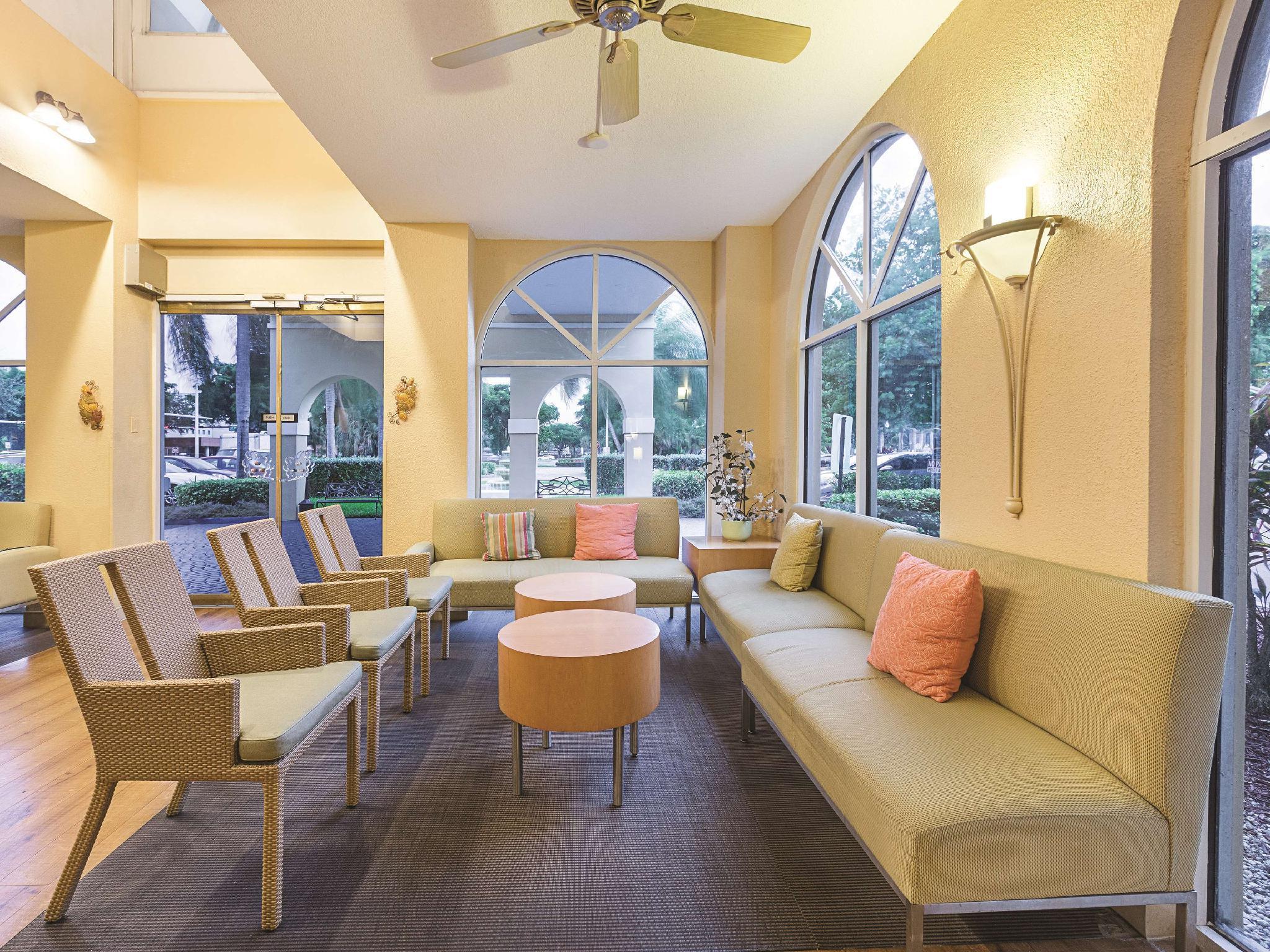 La Quinta By Wyndham Miami Lakes Exterior photo
