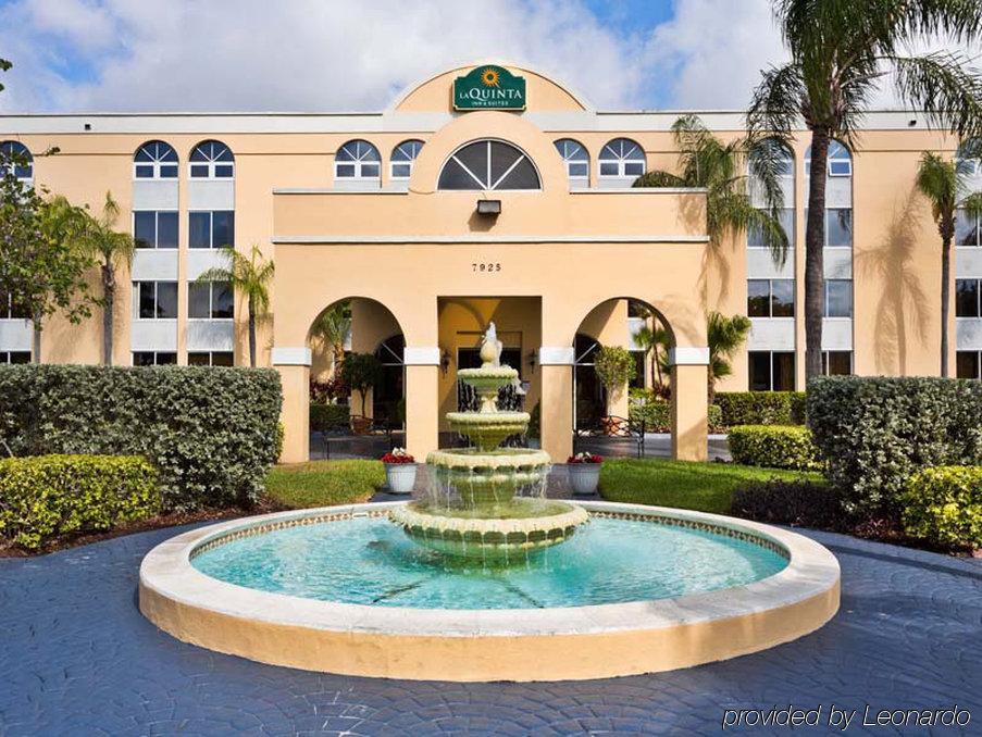La Quinta By Wyndham Miami Lakes Exterior photo