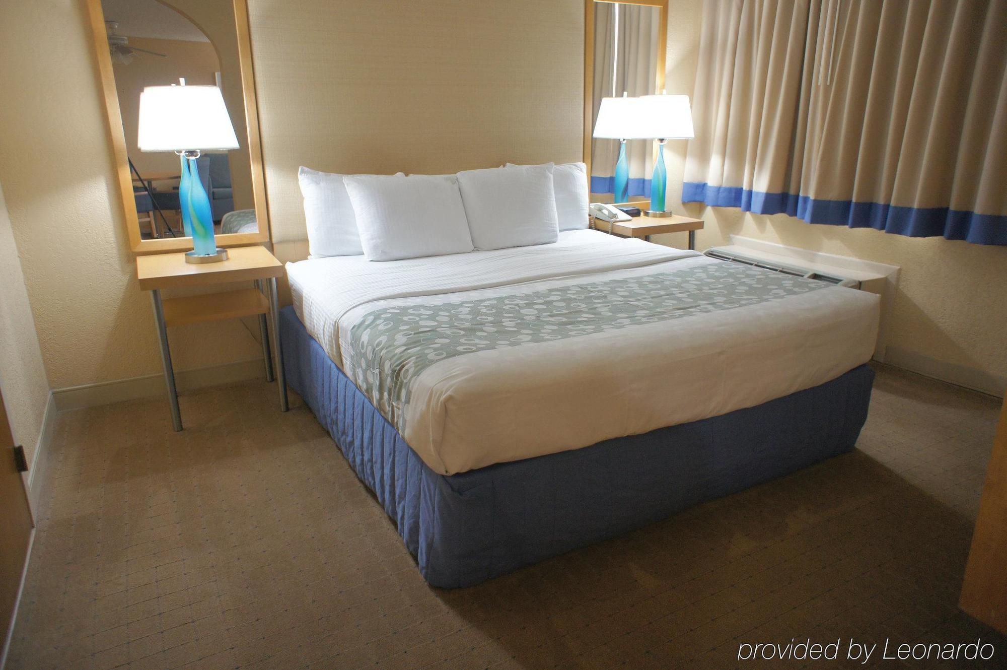 La Quinta By Wyndham Miami Lakes Exterior photo