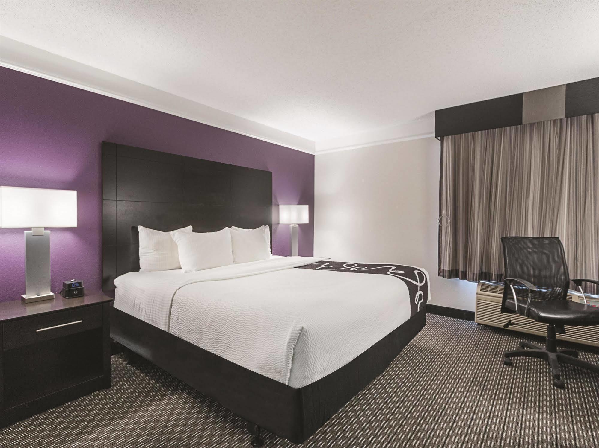 La Quinta By Wyndham Miami Lakes Exterior photo